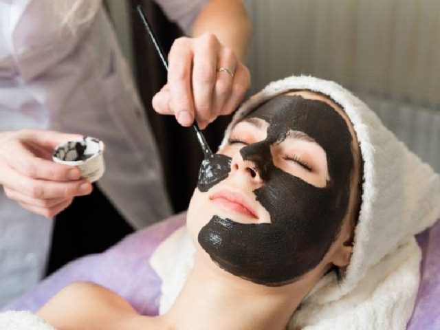 Recipes for home face masks with activated charcoal