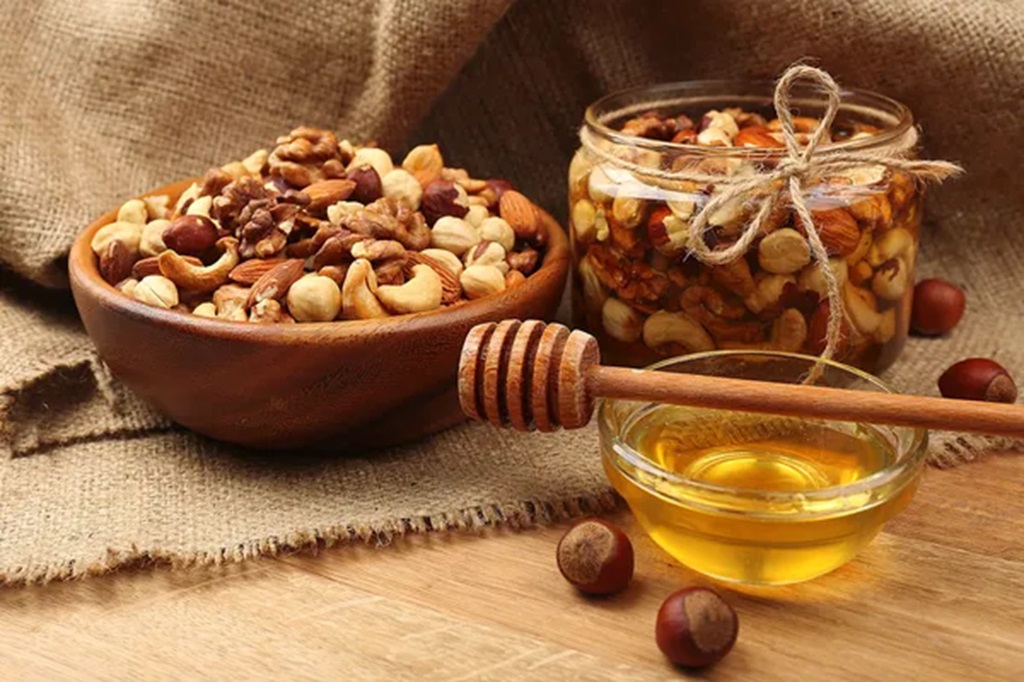 What Makes Honey with Dry Fruits a Powerful Combination?